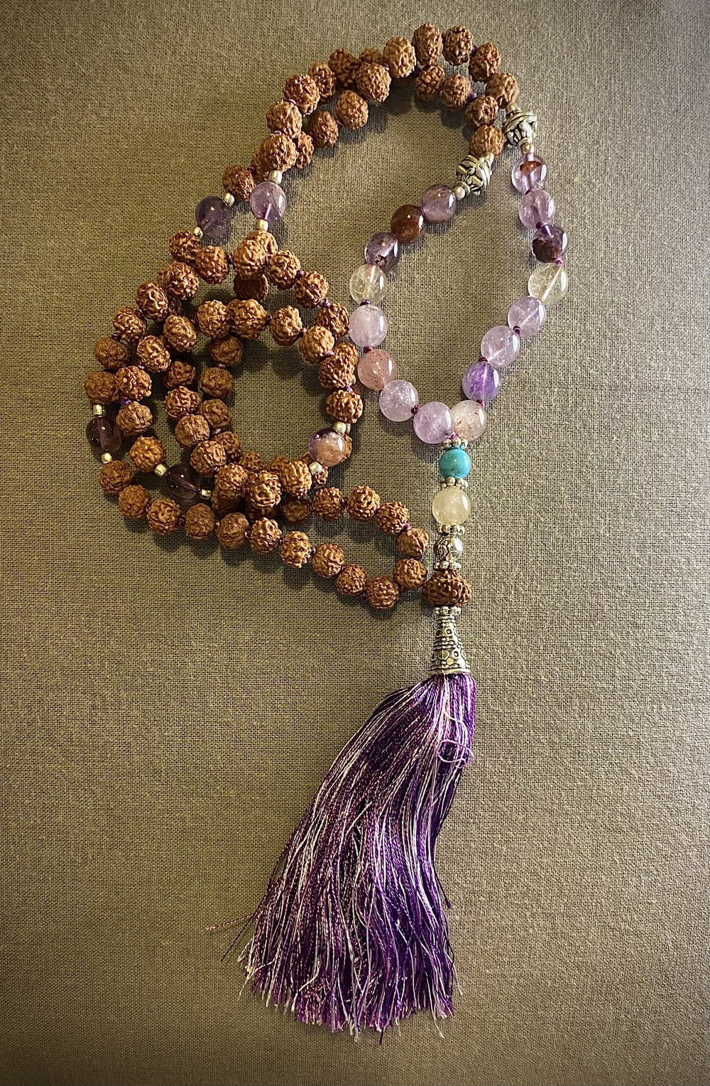 Amatista y Rudraksha
