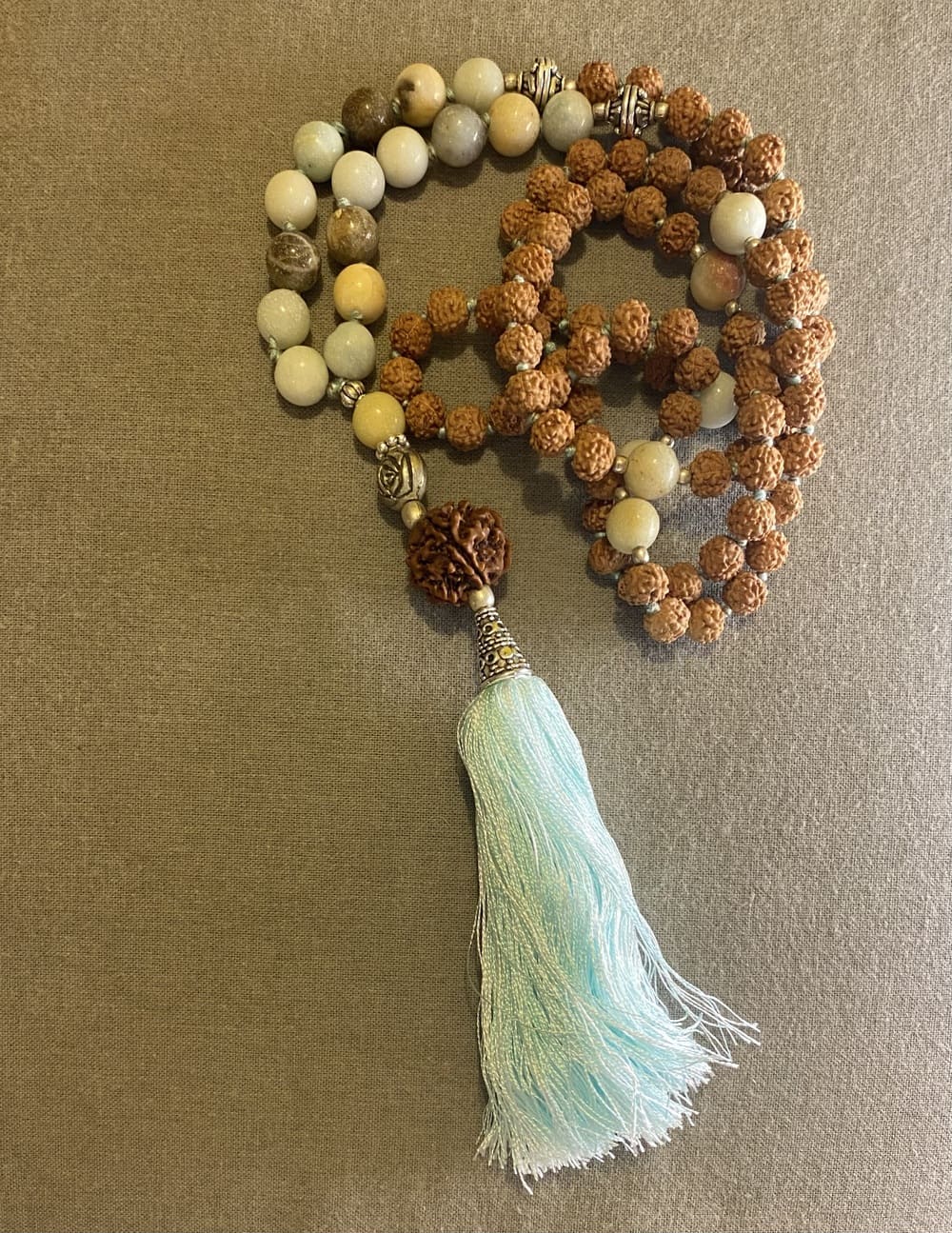Amazonita y Rudraksha